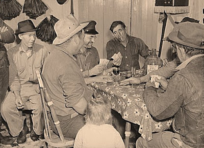 Isleños echando una partida de cartas en Delacroix Island, 1939